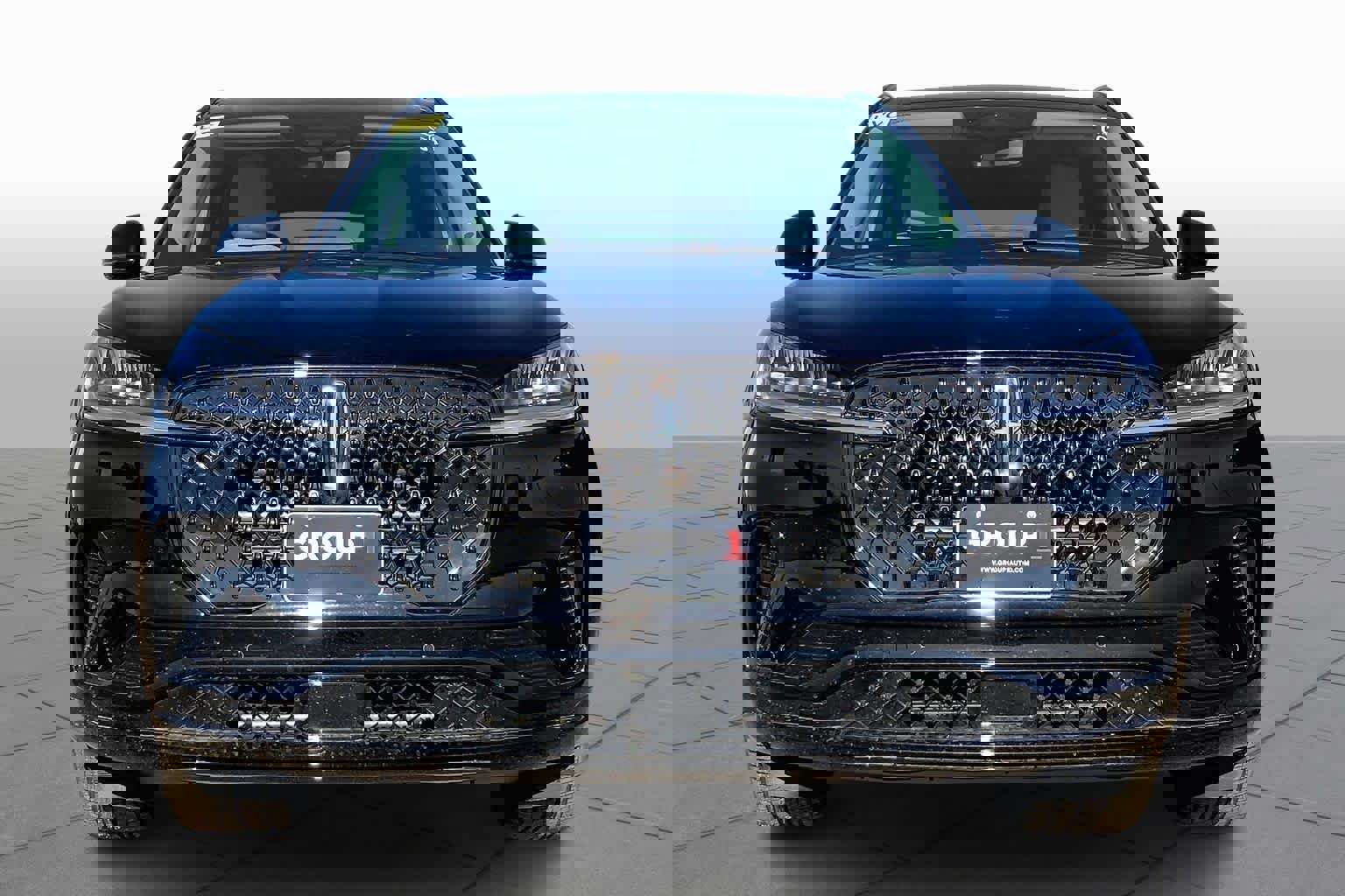 New 2026 Lincoln Aviator AWD w/ Jet Appearance Package image 3