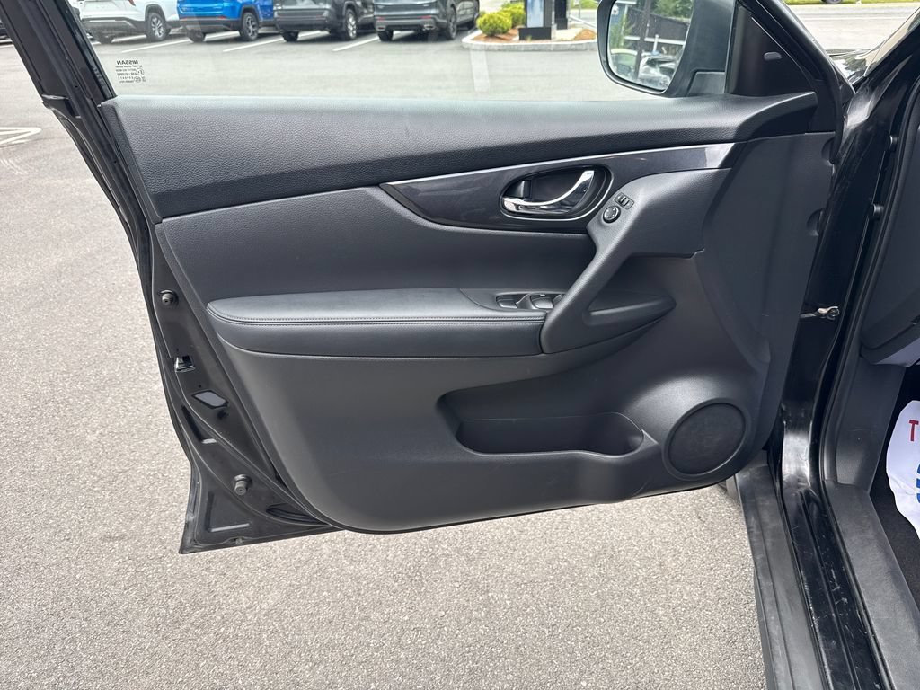 Used 2020 Nissan Rogue S w/ Special Edition Package AWD/4WD image 23