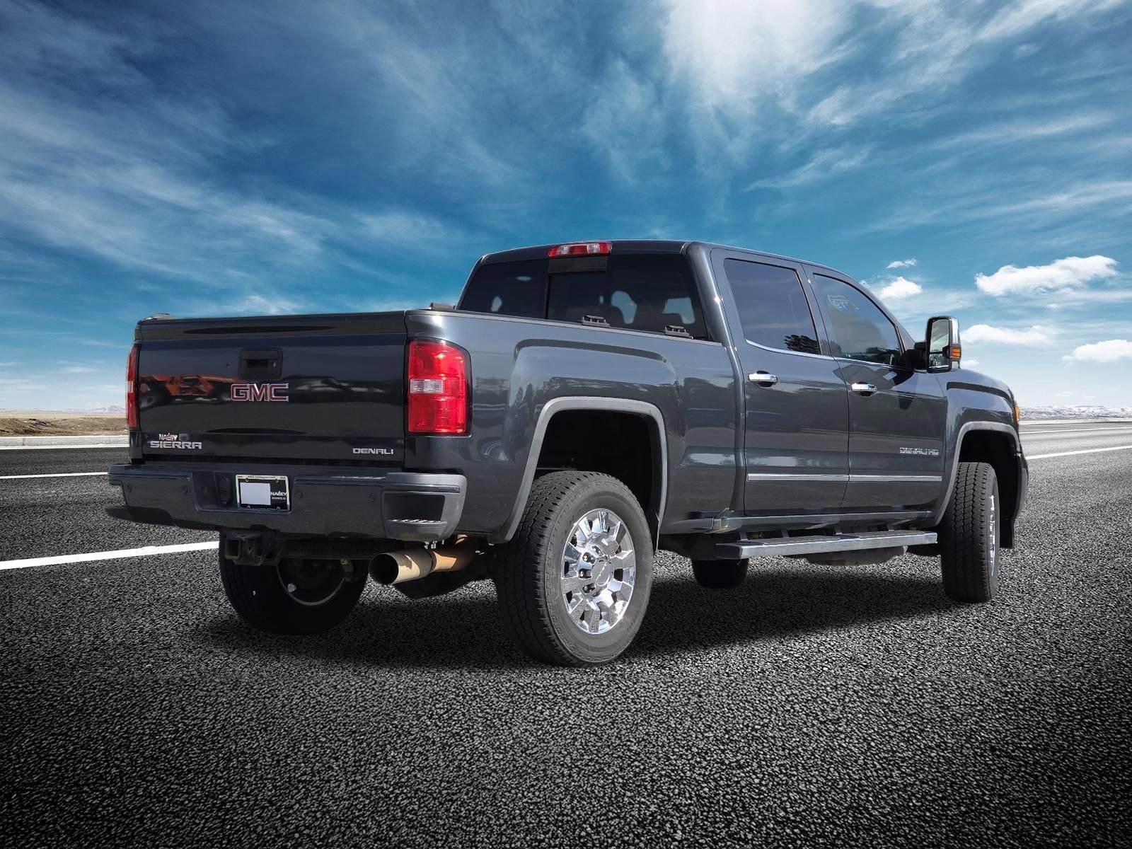 Used 2018 GMC Sierra 2500 Denali w/ Duramax Plus Package AWD/4WD image 19