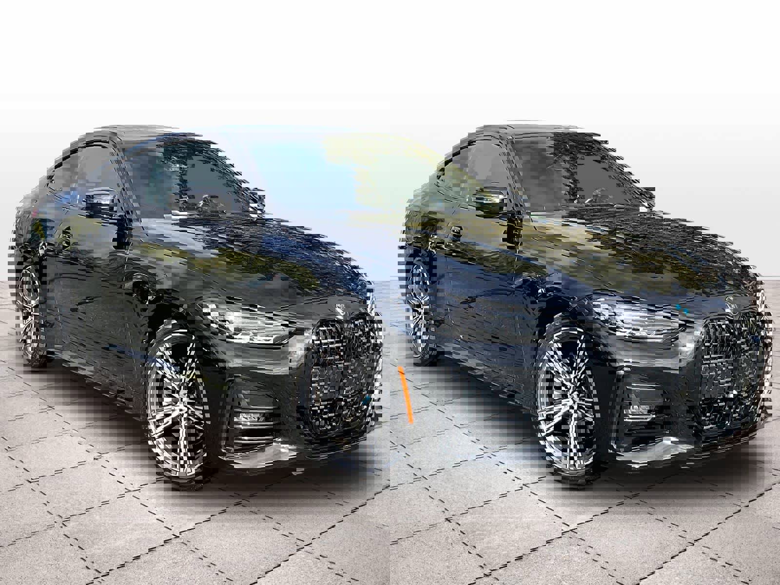 Used 2022 BMW 430i Coupe w/ M Sport Package image 2