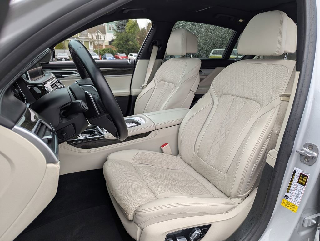 Used 2019 BMW 740i w/ Executive Package RWD image 27