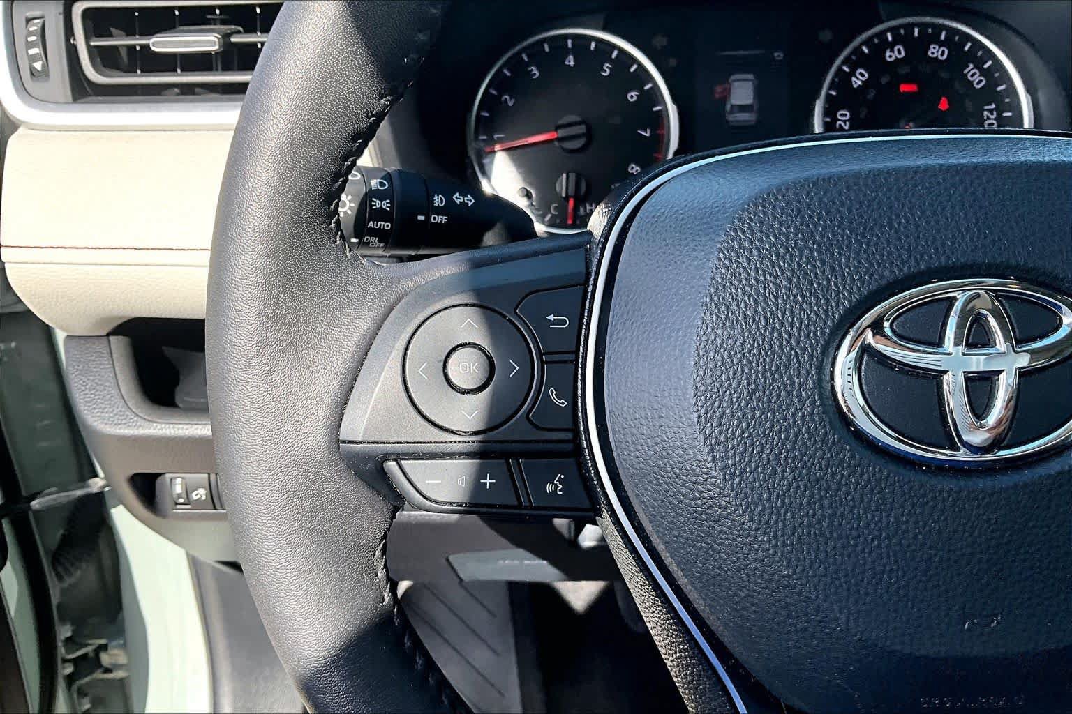 Used 2021 Toyota RAV4 XLE Premium FWD image 20