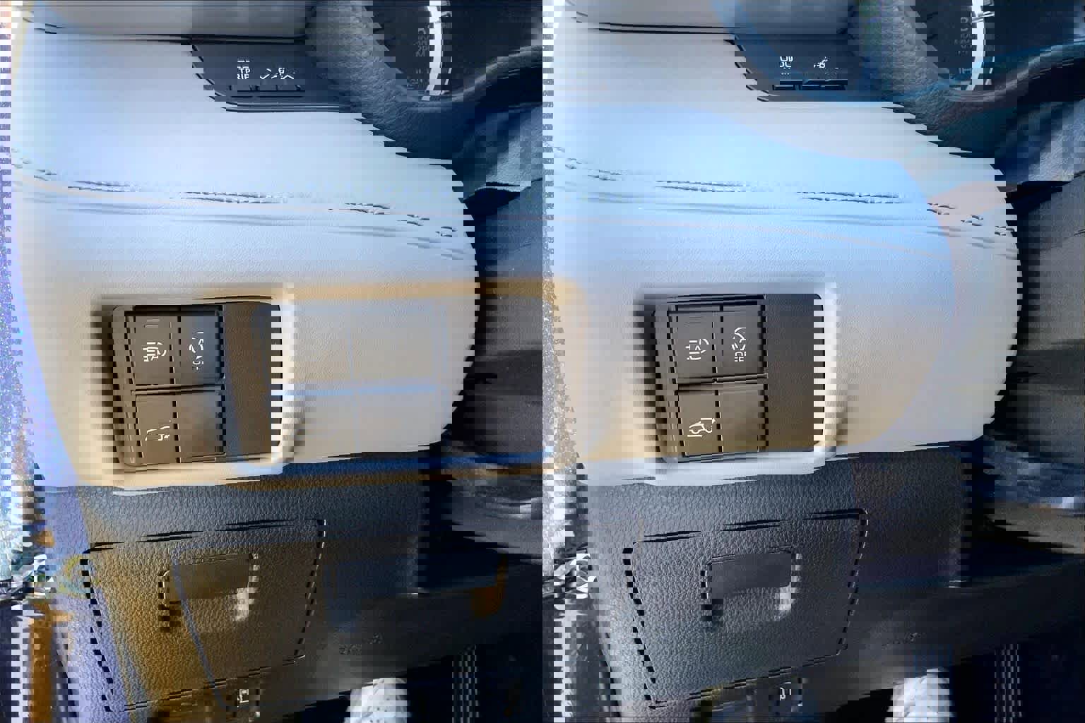 Used 2023 Toyota Highlander LE image 32