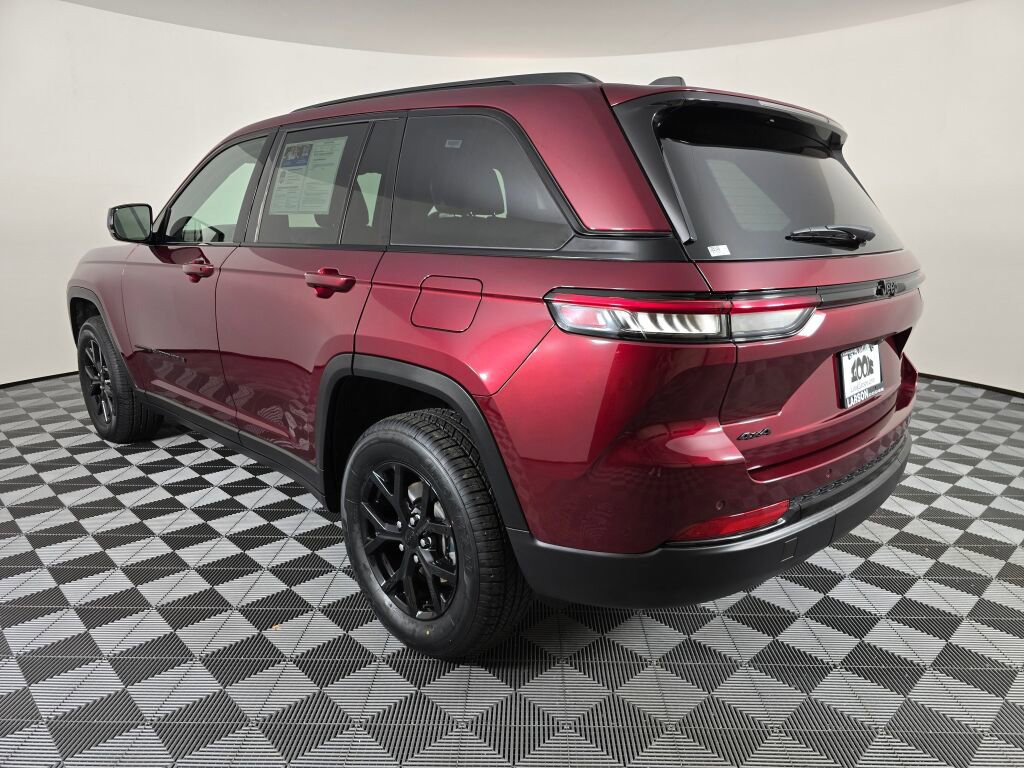 Used 2024 Jeep Grand Cherokee Altitude image 5