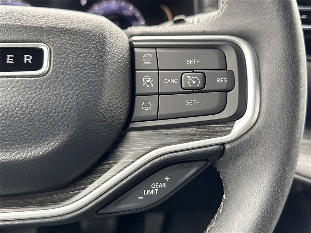 Used 2023 Jeep Wagoneer L Series II image 16