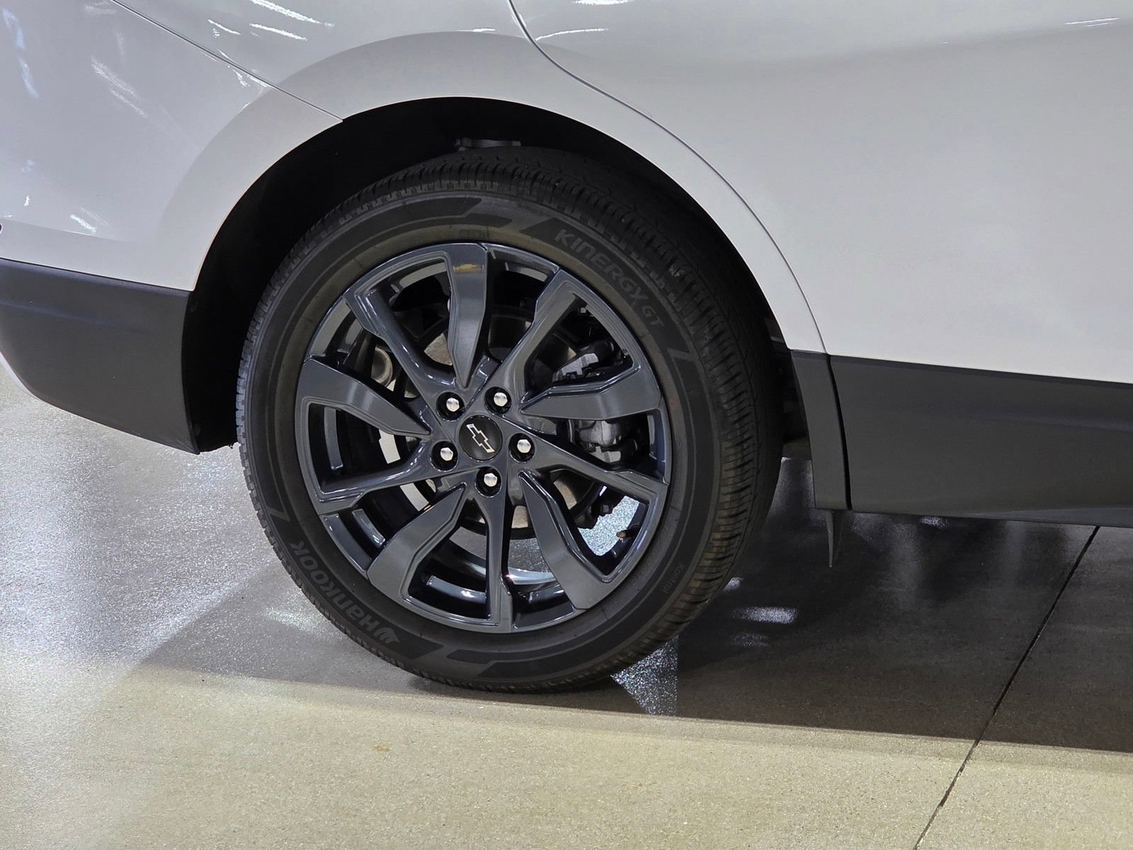 Used 2024 Chevrolet Equinox RS w/ RS Leather Package FWD image 9