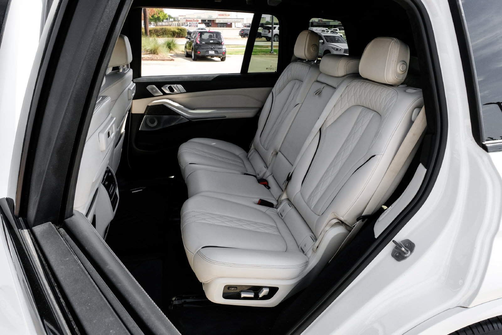 Used 2020 BMW X7 M50i w/ Dynamic Handling Package AWD/4WD image 53