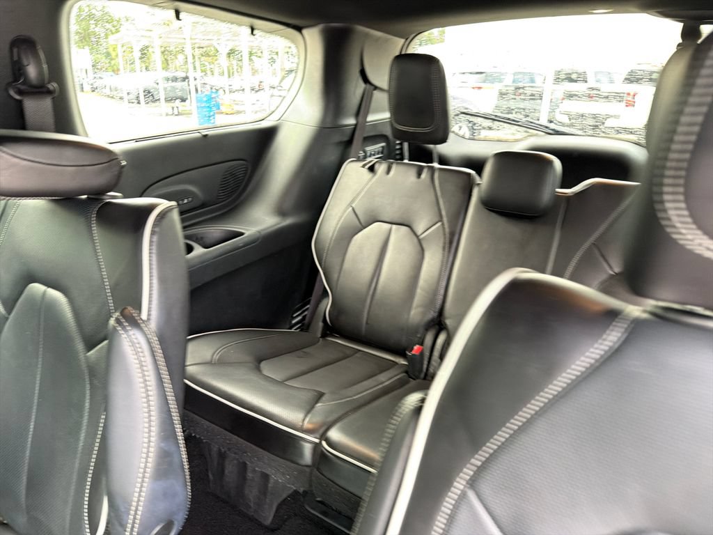 Used 2022 Chrysler Pacifica Limited w/ S Appearance Package FWD image 32
