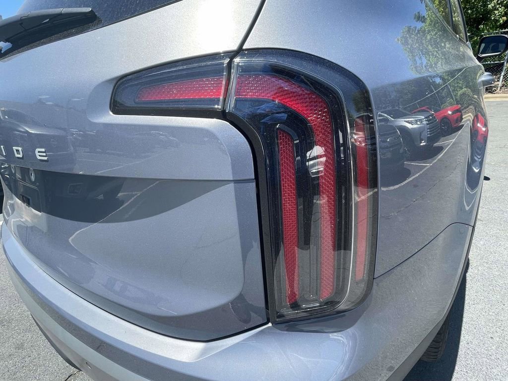 Used 2023 Kia Telluride EX w/ EX Captain's Chair Package FWD image 22