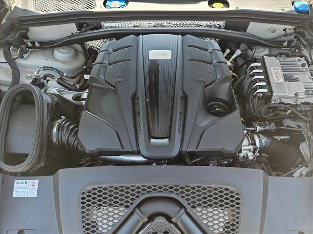 Used 2021 Porsche Macan Turbo image 24