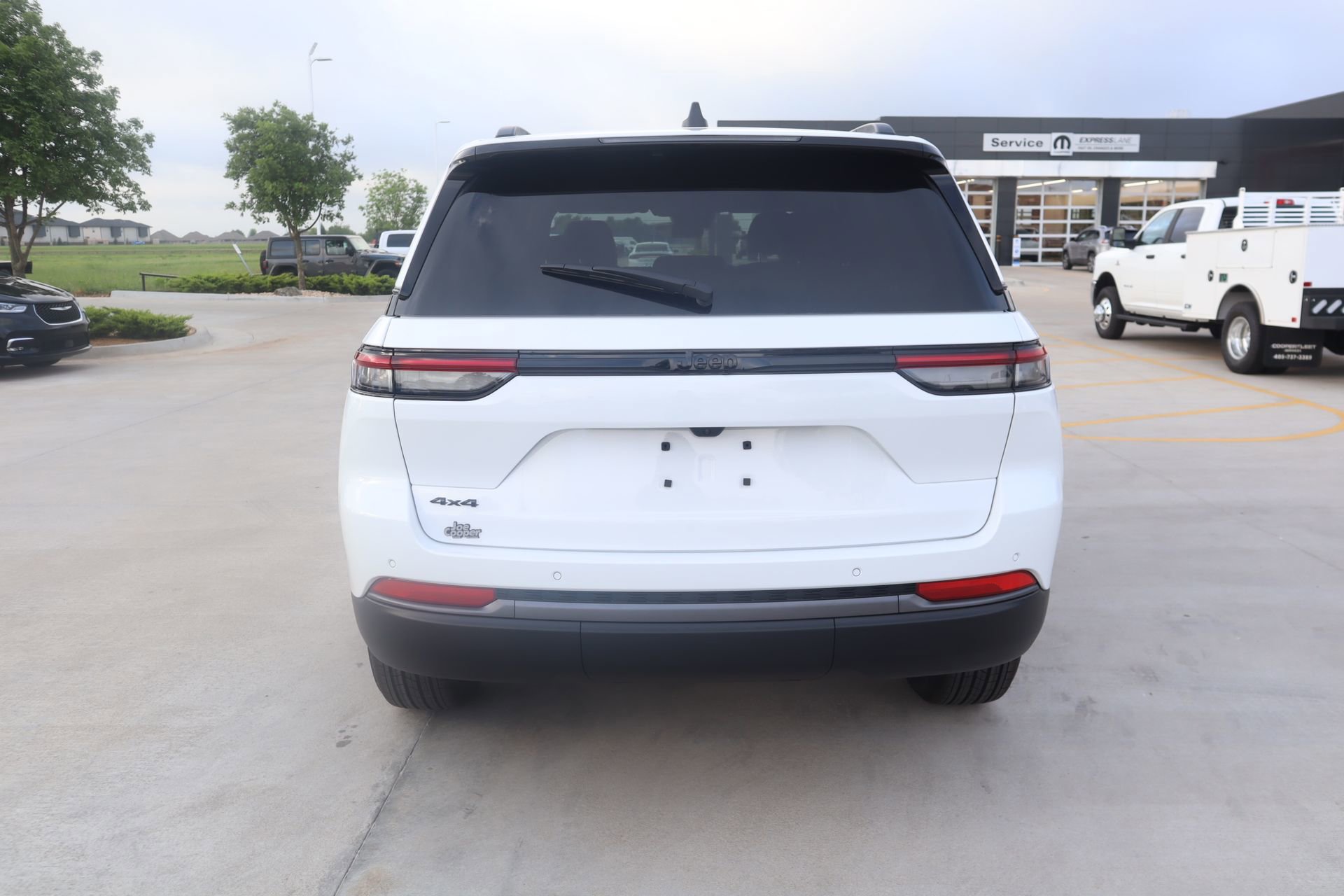 New 2026 Jeep Grand Cherokee Altitude AWD/4WD image 23