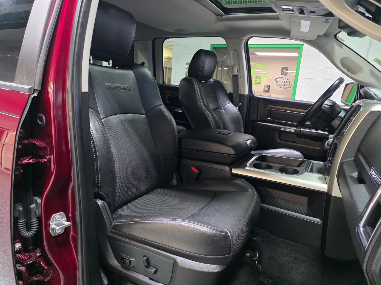 Used 2016 RAM 1500 Laramie w/ Convenience Group image 24