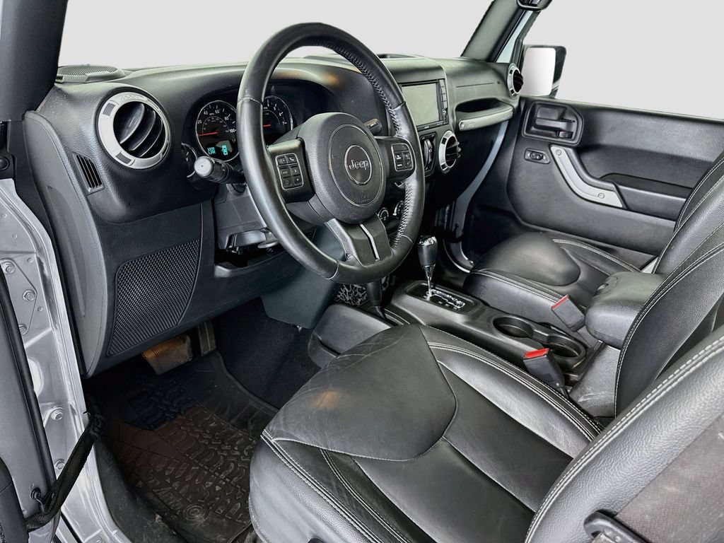 Used 2017 Jeep Wrangler Unlimited Sahara w/ Connectivity Group AWD/4WD image 9