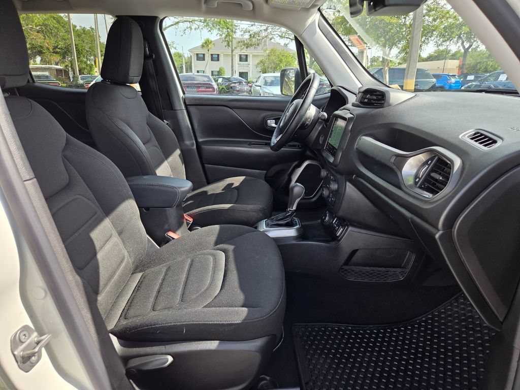 Certified 2022 Jeep Renegade Latitude w/ Convenience Group AWD/4WD image 19