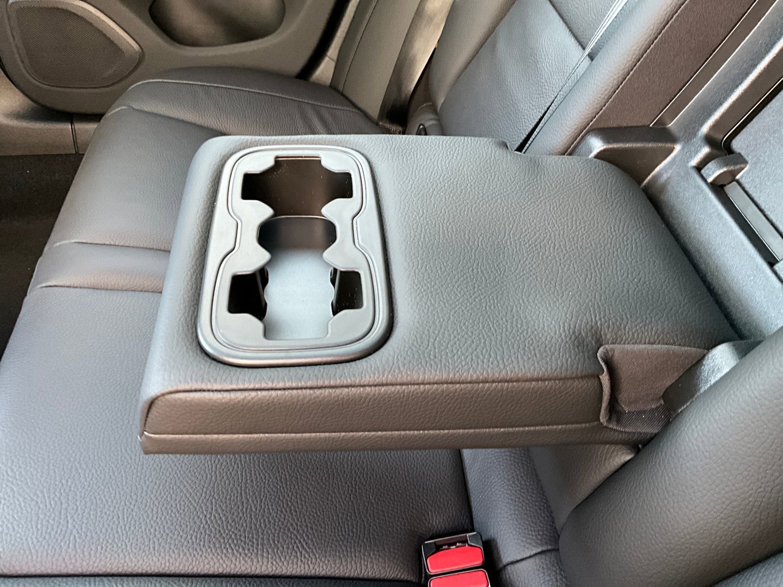 New 2026 Volvo V60 B5 Cross Country Plus w/ Climate Package image 29