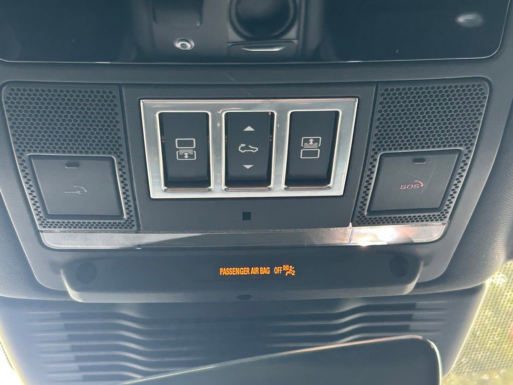 Used 2024 Land Rover Discovery Dynamic SE image 20