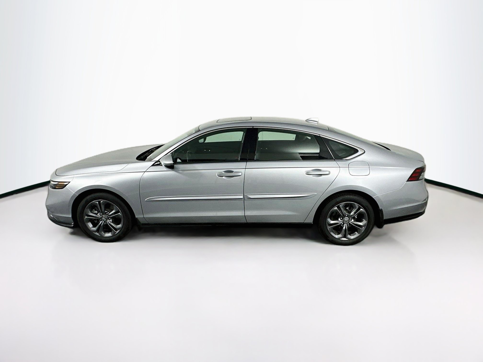Used 2025 Honda Accord EX-L image 4