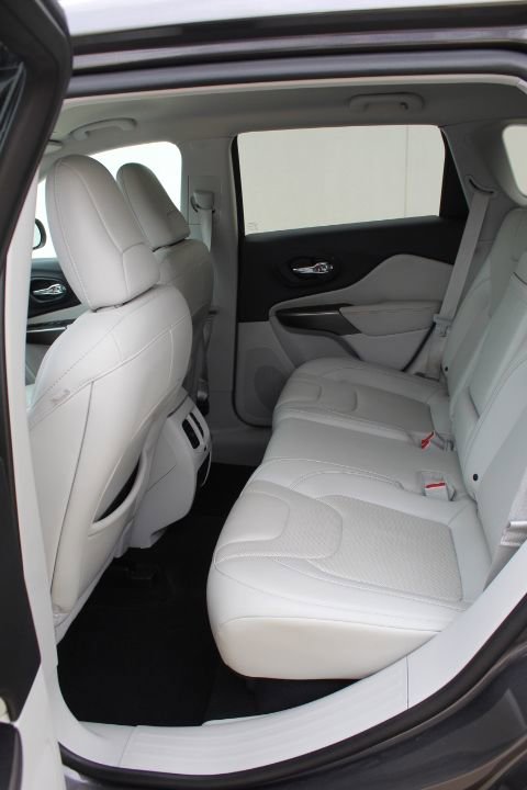 Used 2019 Jeep Cherokee Limited w/ Technology Group image 10