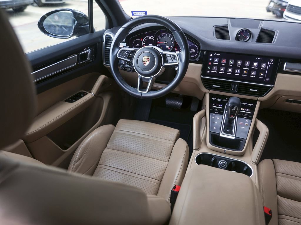 Certified 2023 Porsche Cayenne Platinum Edition image 34