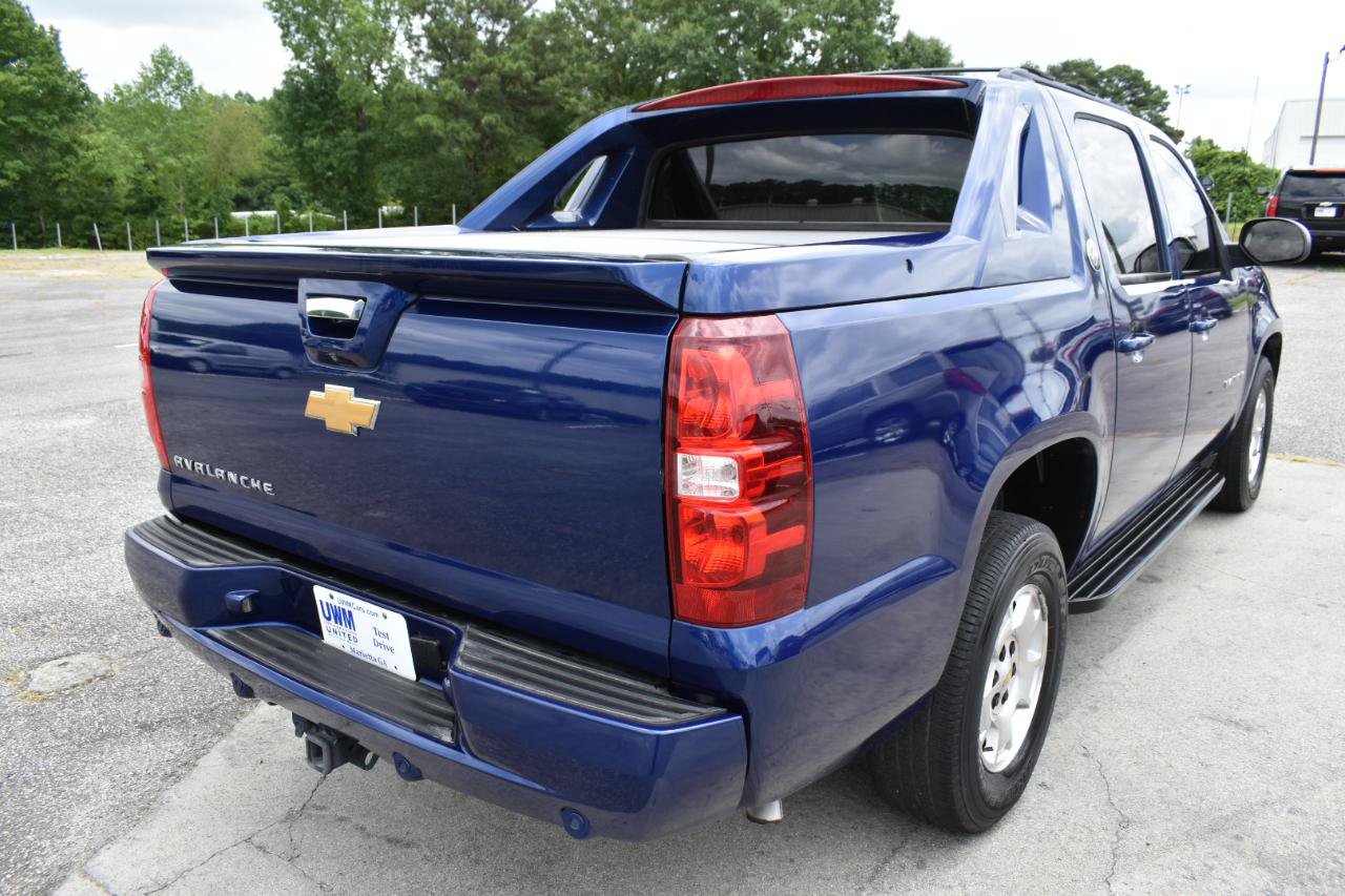 Used 2013 Chevrolet Avalanche LS RWD image 6