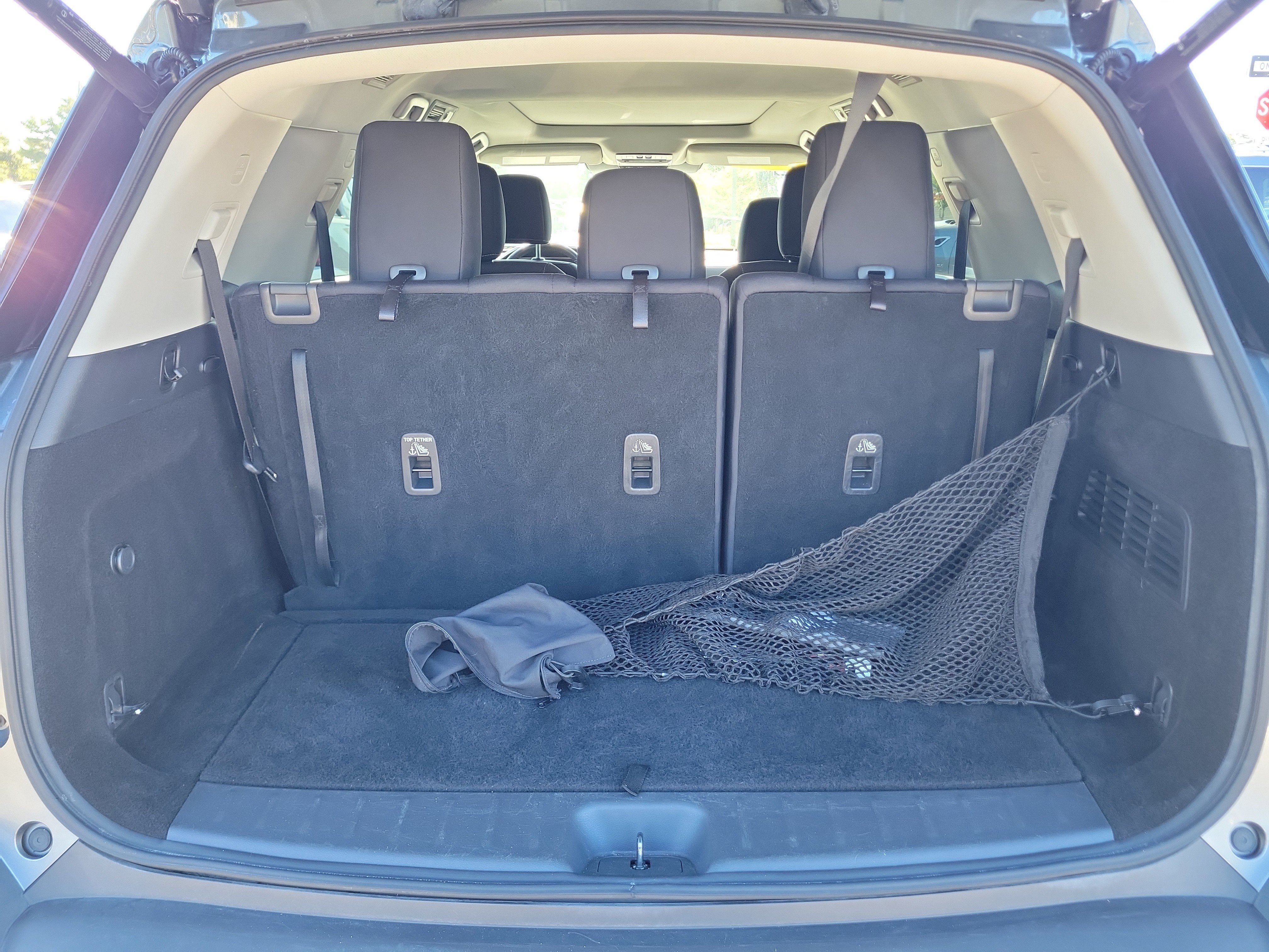 Used 2022 Nissan Pathfinder SV w/ SV Premium Package FWD image 14