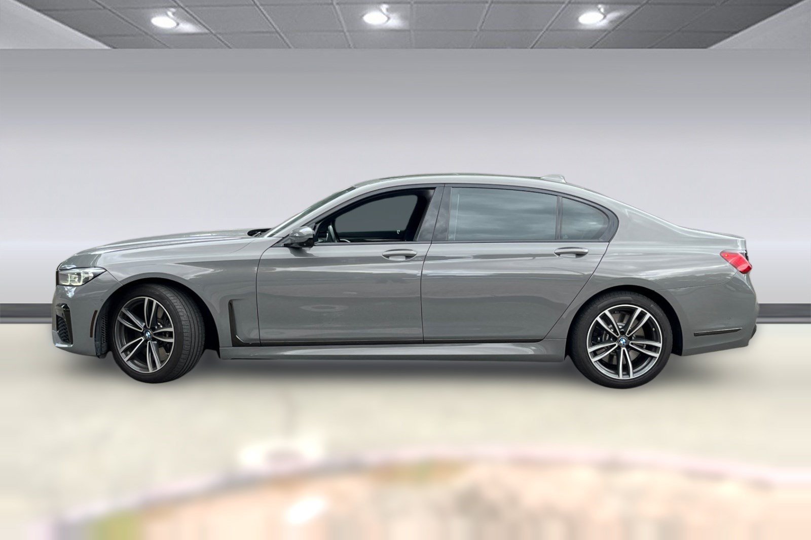 Used 2021 BMW 750i xDrive w/ Executive Package AWD/4WD image 2