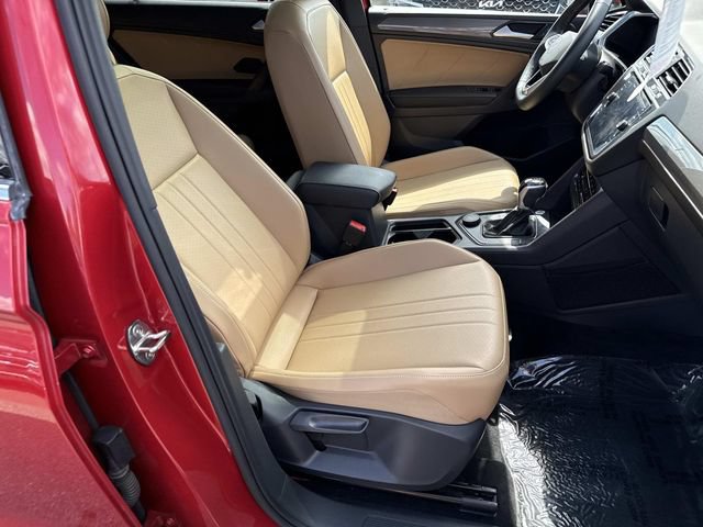 Used 2022 Volkswagen Tiguan SE AWD/4WD image 9