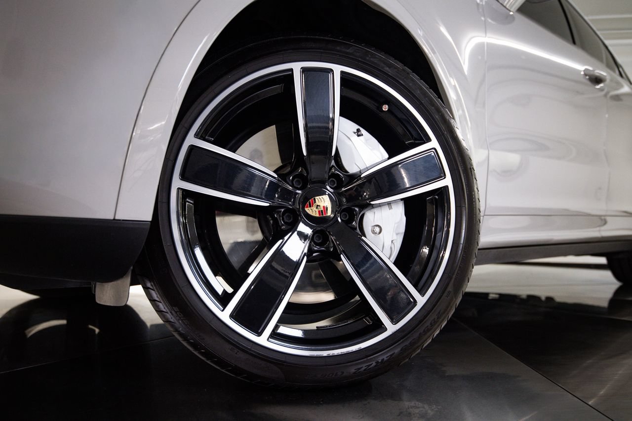 Certified 2022 Porsche Cayenne Turbo AWD/4WD image 12