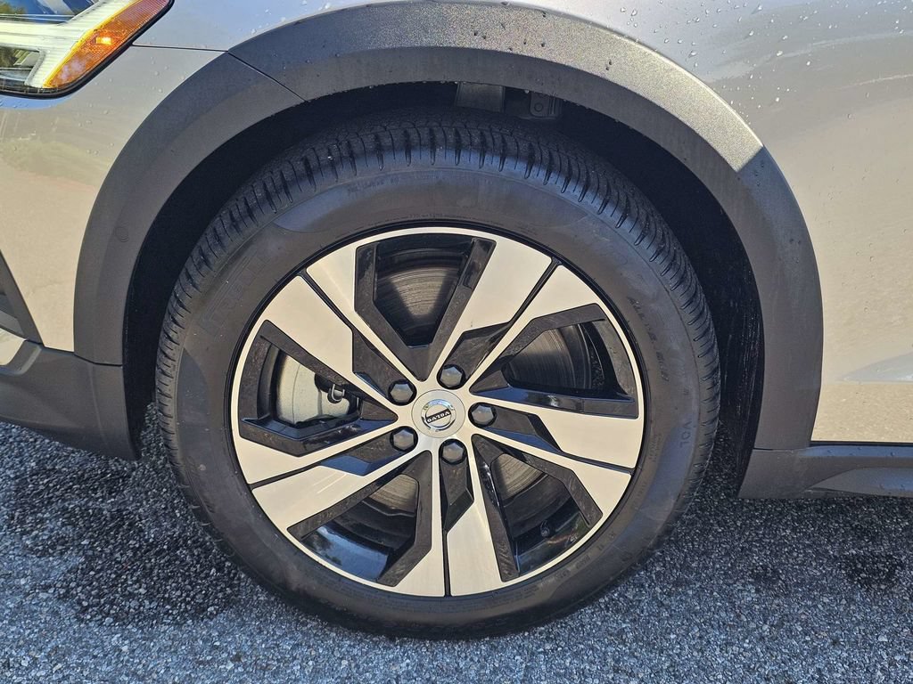 Certified 2025 Volvo V60 B5 Cross Country Plus AWD/4WD image 11