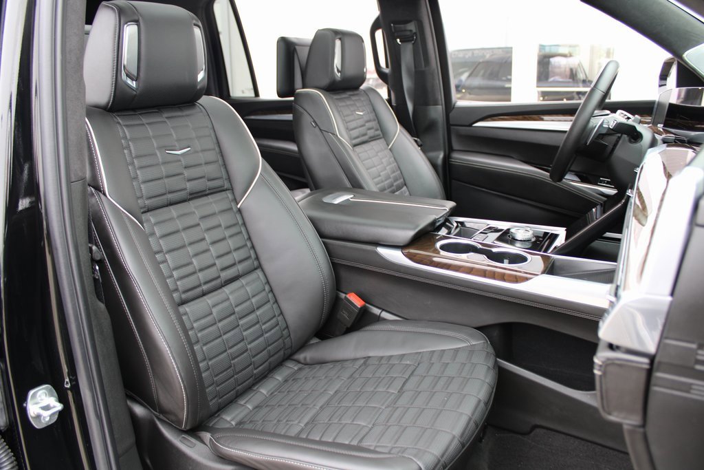 Used 2025 Cadillac Escalade ESV Sport Platinum w/ LPO, ONYX Package image 30
