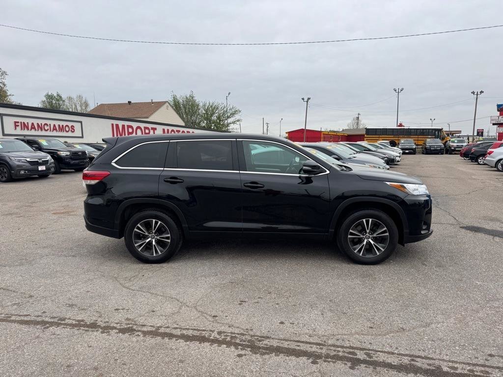 Used 2019 Toyota Highlander LE FWD image 4