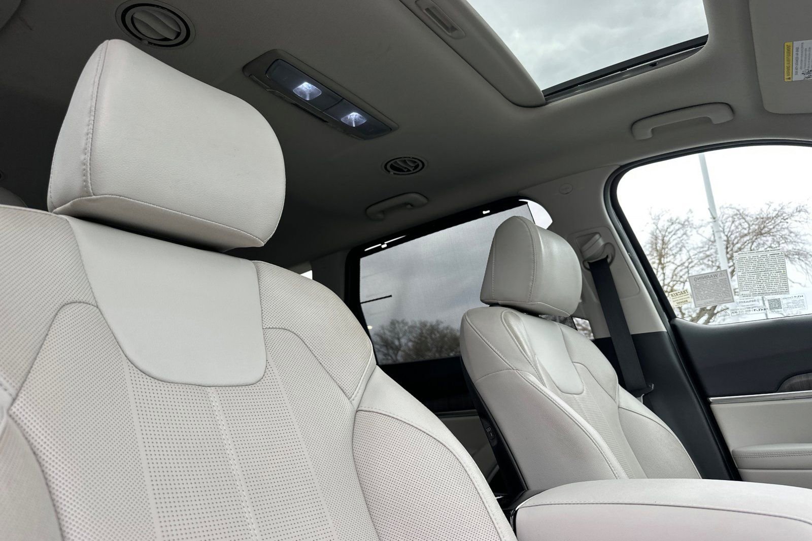 Used 2023 Kia Telluride EX w/ EX Captain's Chair Package image 18