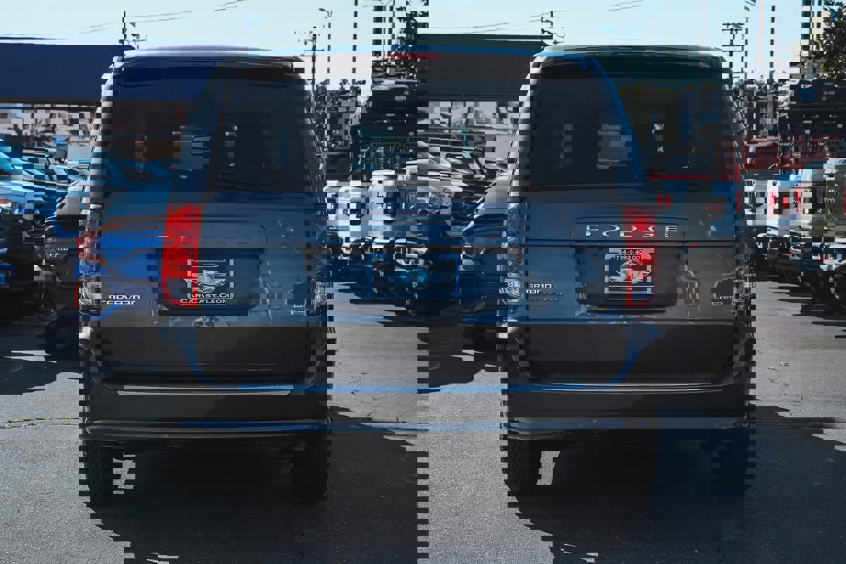 Used 2019 Dodge Grand Caravan SE image 6