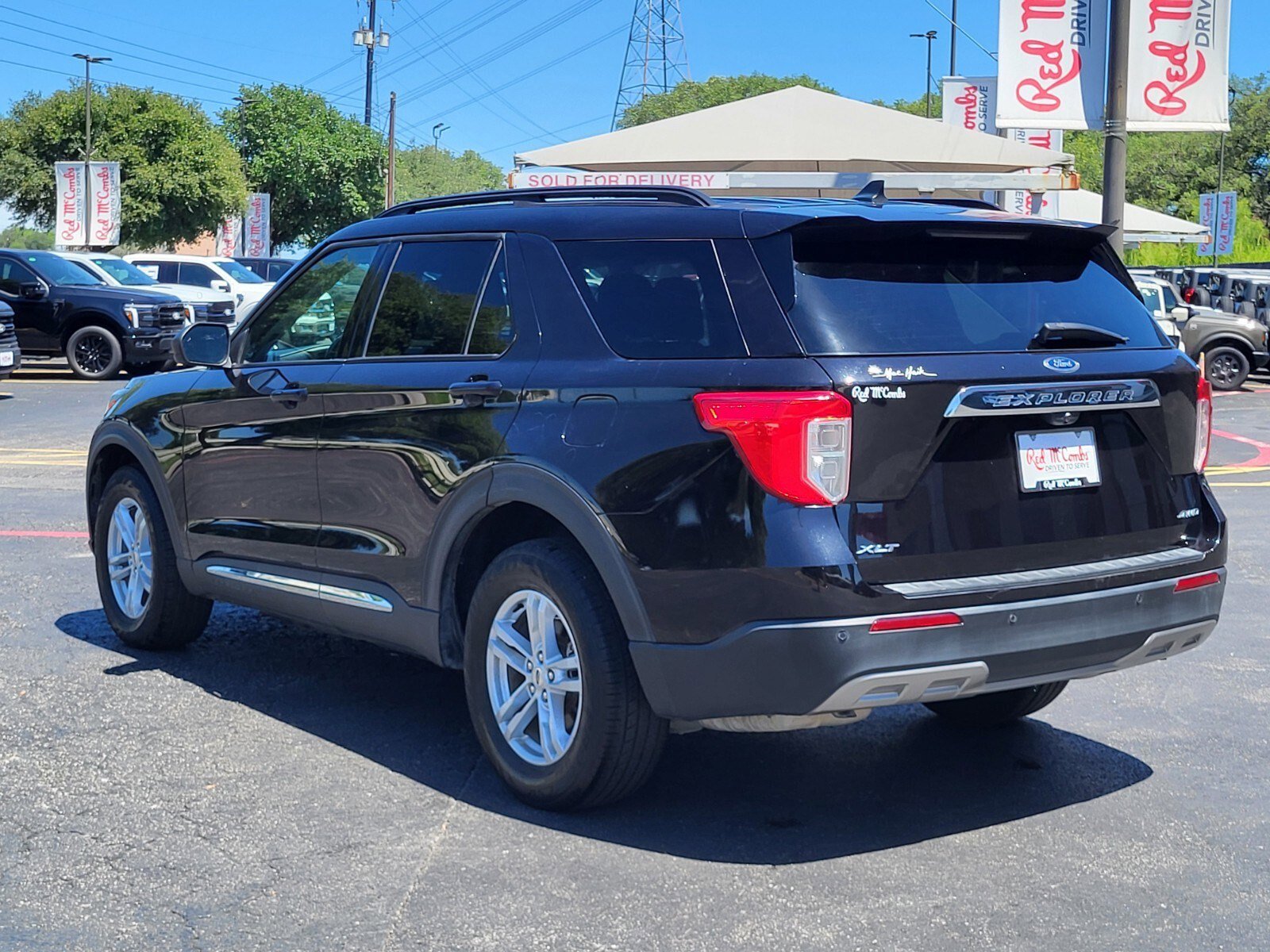 Used 2022 Ford Explorer XLT w/ Equipment Group 202A AWD/4WD image 6