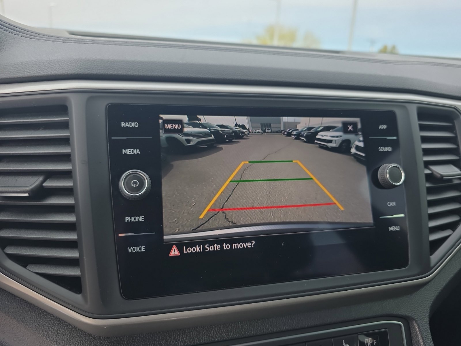 Used 2020 Volkswagen Atlas Cross Sport SE w/ Panoramic Sunroof Package image 29