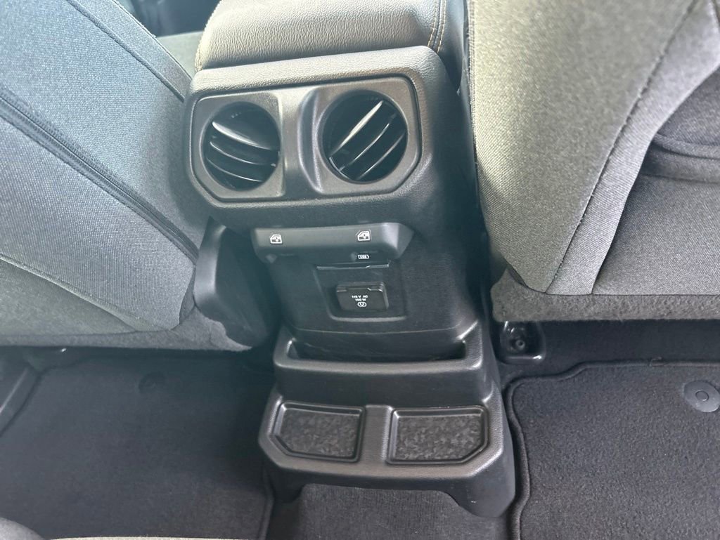 Used 2024 Jeep Wrangler Unlimited Sahara AWD/4WD image 29