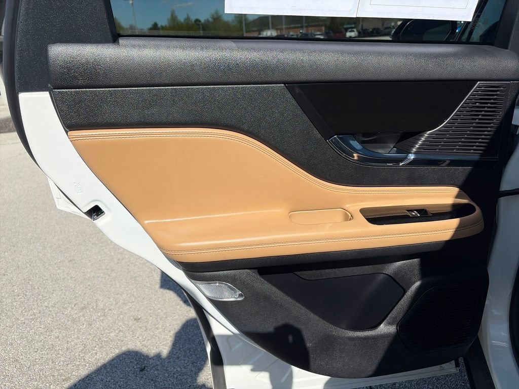 Used 2022 Lincoln Corsair Reserve w/ Elements Package image 25