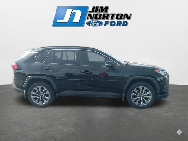 Used 2019 Toyota RAV4 XLE Premium FWD image 11
