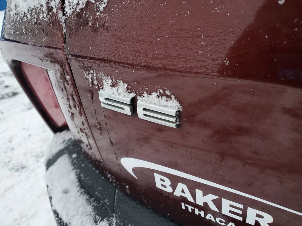 Used 2021 Ford Escape SE w/ SE Sport Appearance Package image 30