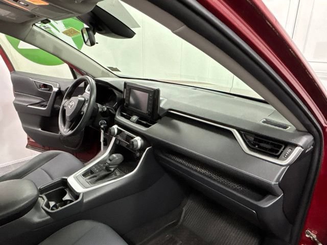 Used 2019 Toyota RAV4 LE w/ All Weather Liner Package AWD/4WD image 17