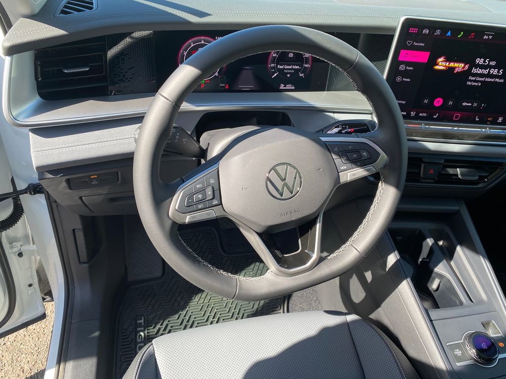 New 2025 Volkswagen Tiguan SE image 32