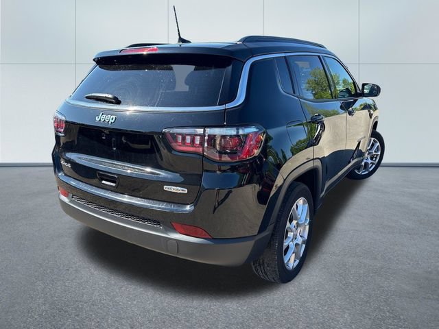 Used 2023 Jeep Compass Latitude AWD/4WD image 4