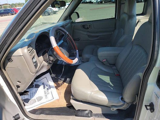 Used 2003 Chevrolet S10 Pickup 2WD Extended Cab w/ Convenience Package image 8
