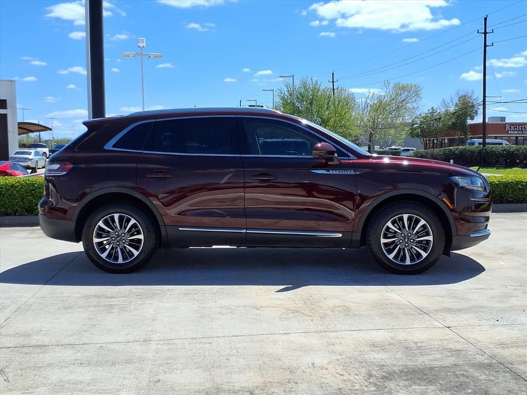 Used 2023 Lincoln Nautilus Standard w/ Premium Package image 8