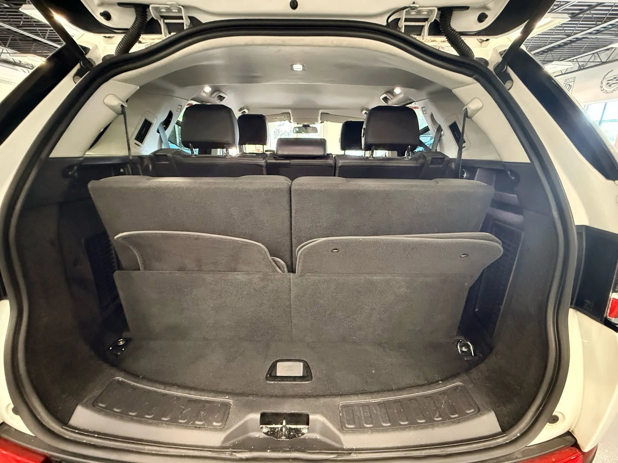 Used 2017 Land Rover Discovery Sport SE image 33