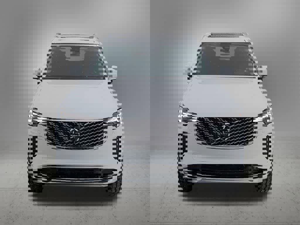 Used 2025 Volvo XC90 B5 Plus w/ Protection Package Premier image 9