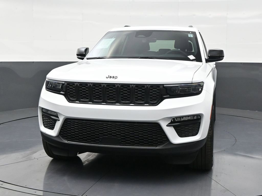 Used 2025 Jeep Grand Cherokee Limited w/ Black Appearance Package image 8