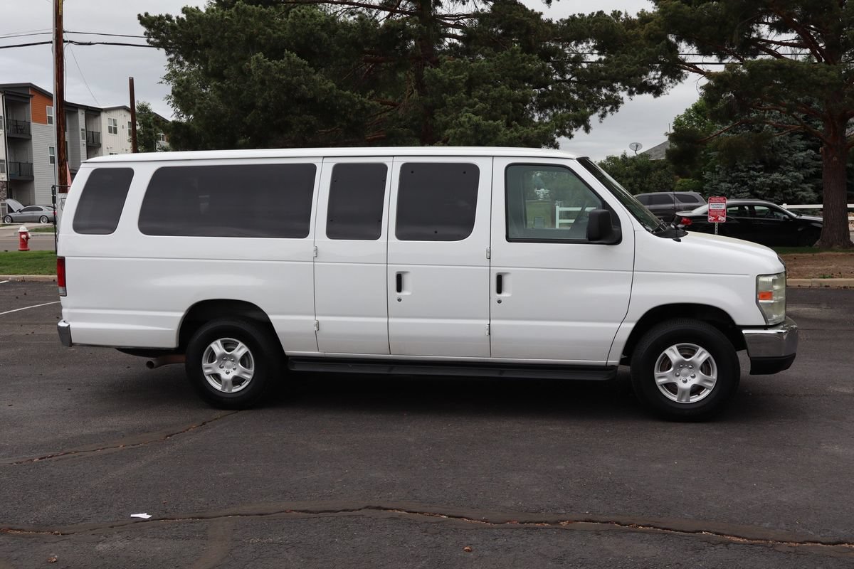 Used 2010 Ford E-350 and Econoline 350 XLT RWD image 3