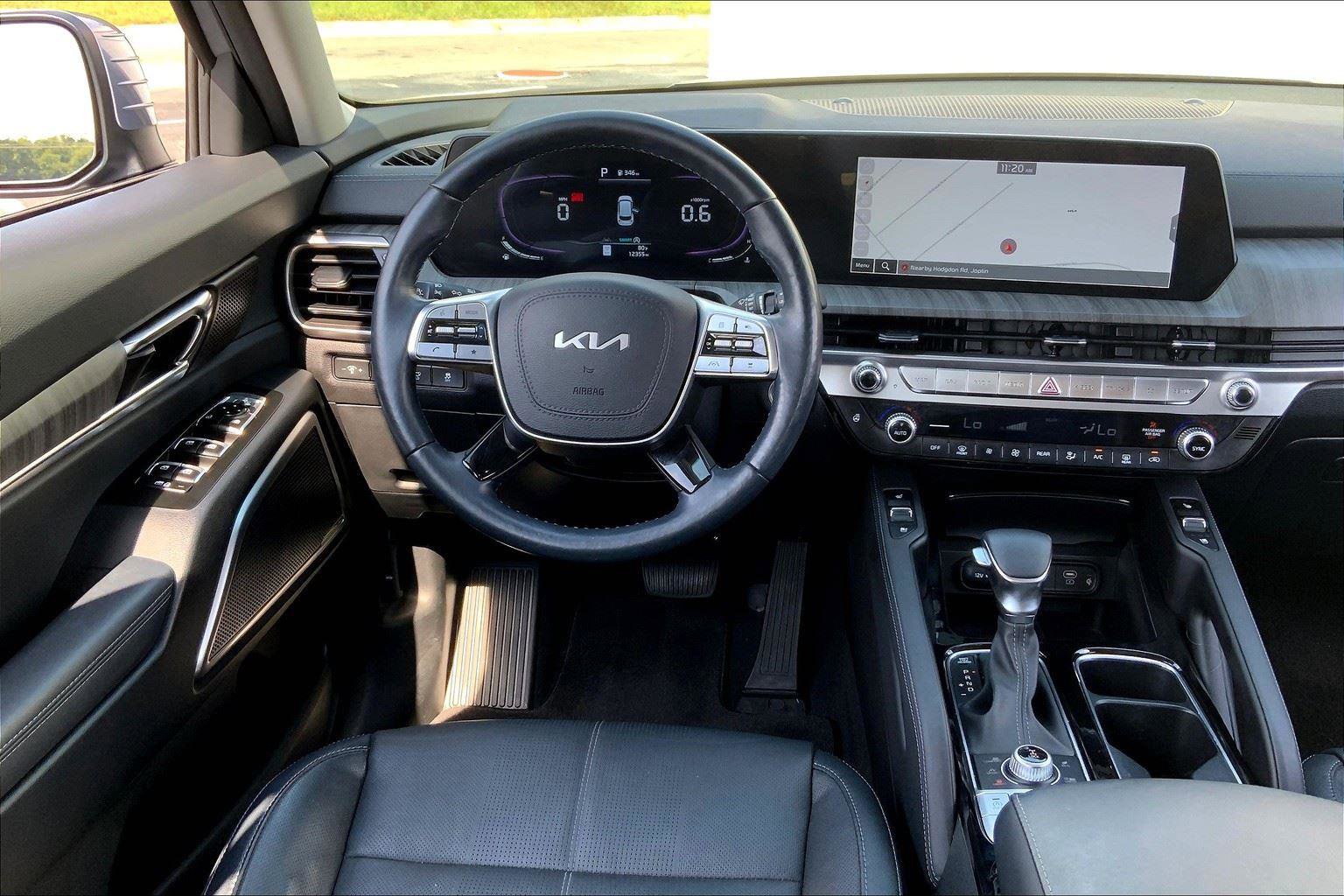 Used 2024 Kia Telluride EX w/ EX Captain's Chair Package image 5