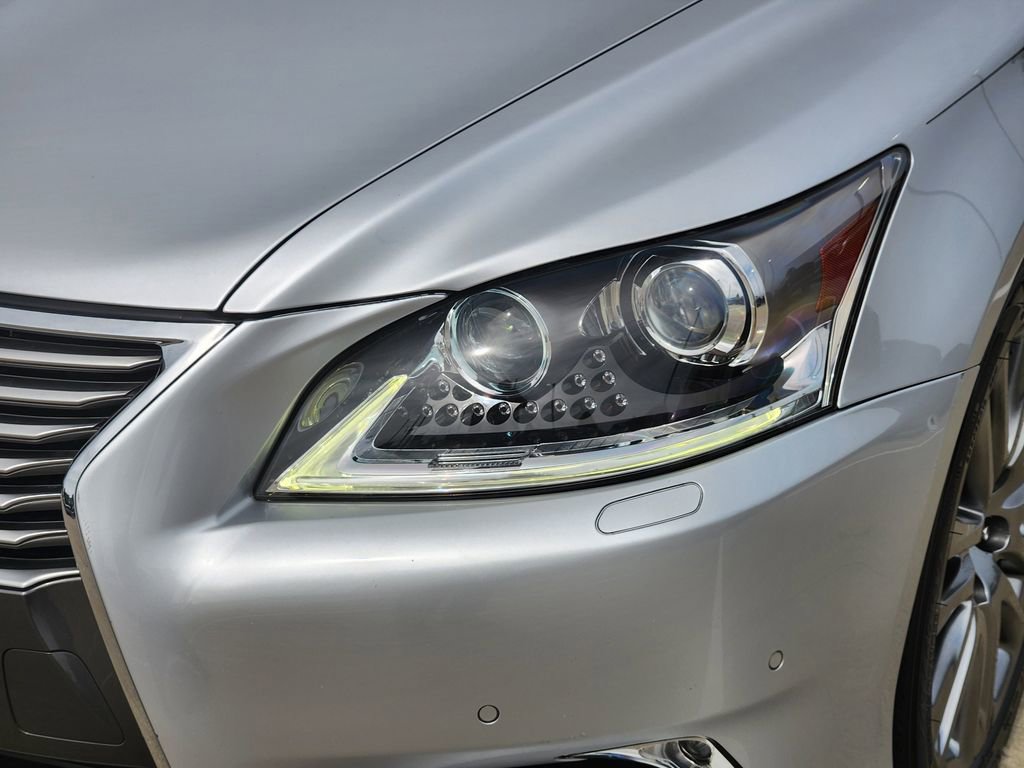 Used 2016 Lexus LS 460 w/ Comfort Package RWD image 9
